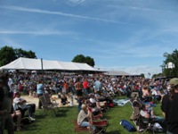 Sunday's crowd at the Gettysburg Bluegrass Festival, 2010