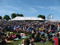 Sunday's crowd at the Gettysburg Bluegrass Festival, 2010